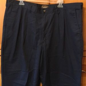 B.E. khakis Men’s Navy dress pants size 42w 32 length